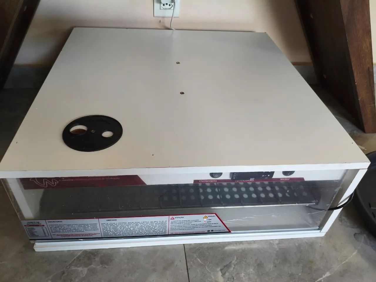 Chocadeira 120 ovos nova com garantia 