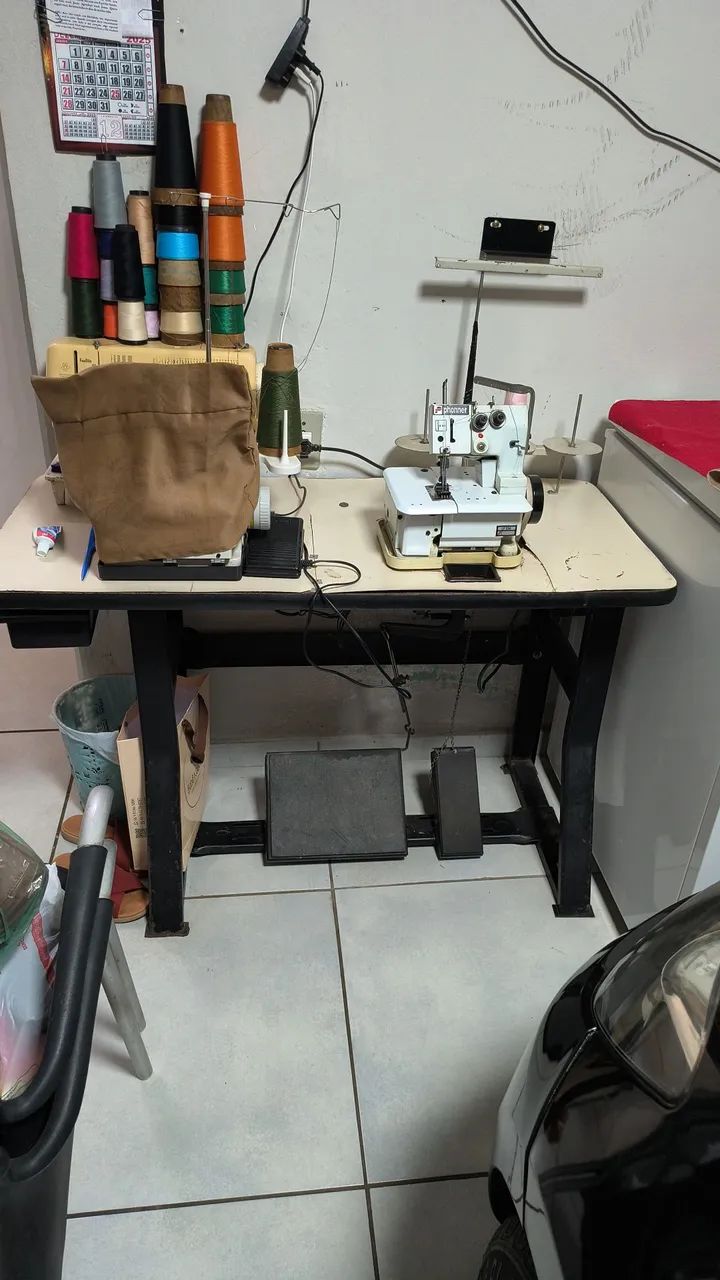 Vendo máquina Galoneira da marca phony semi industrial 2 agulhas,falar comigo caso queira - Foto 2