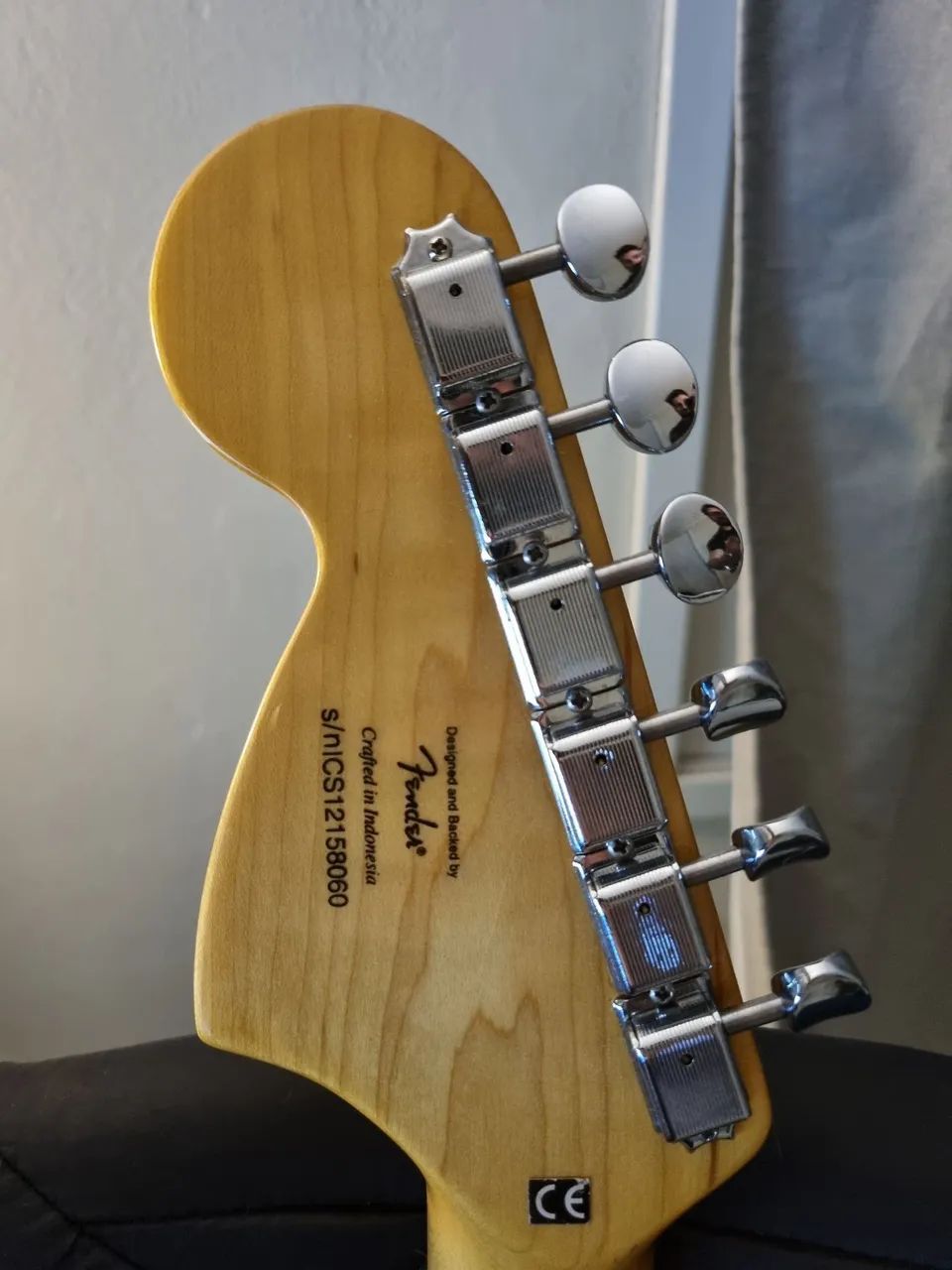 Guitarra Strato Squier Standard - Foto 5
