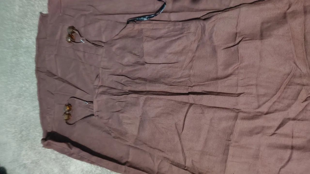 Vestido marrom com fenda - Foto 2