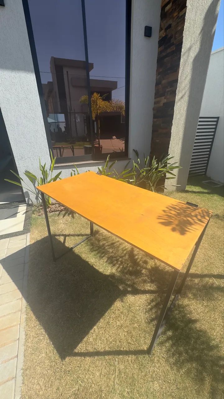 Vendo Mesa Dobrável de MDF e Alumínio 