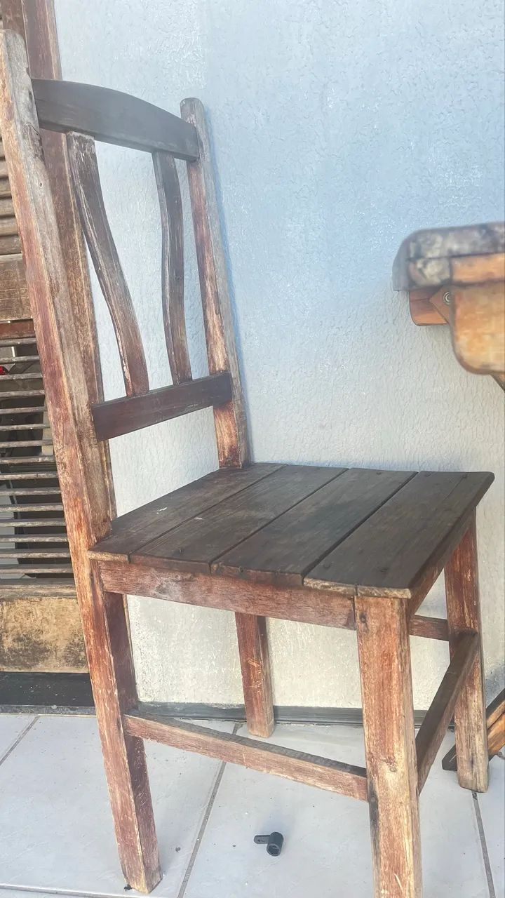 Mesa de madeira com 2 cadeiras  - Foto 2