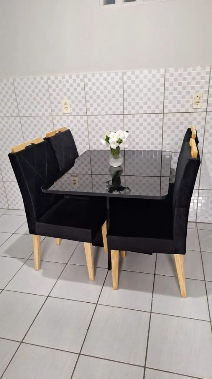 Mesas e cadeiras estilo moderno e elegante 