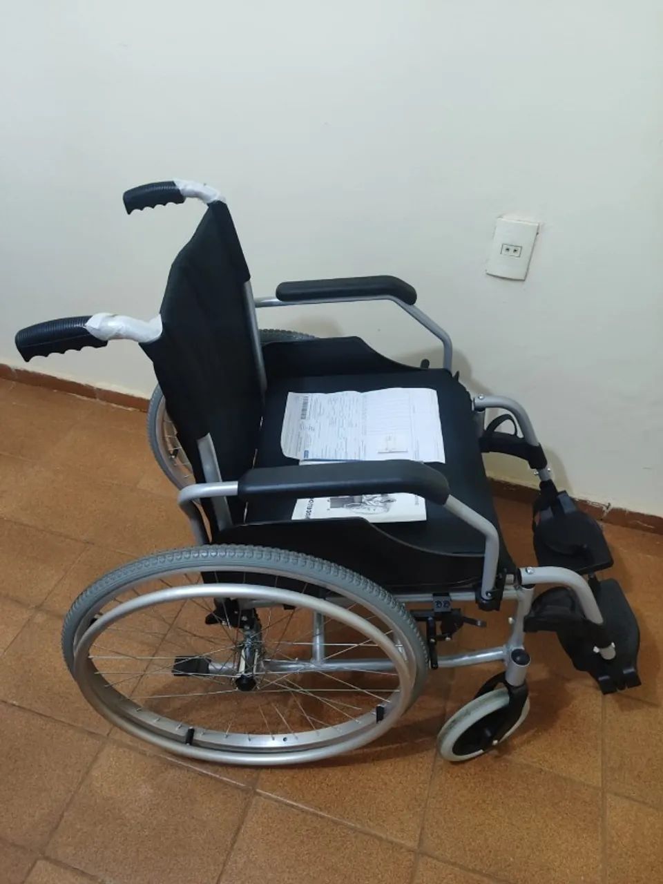 Cadeira de Rodas Nova - Foto 2