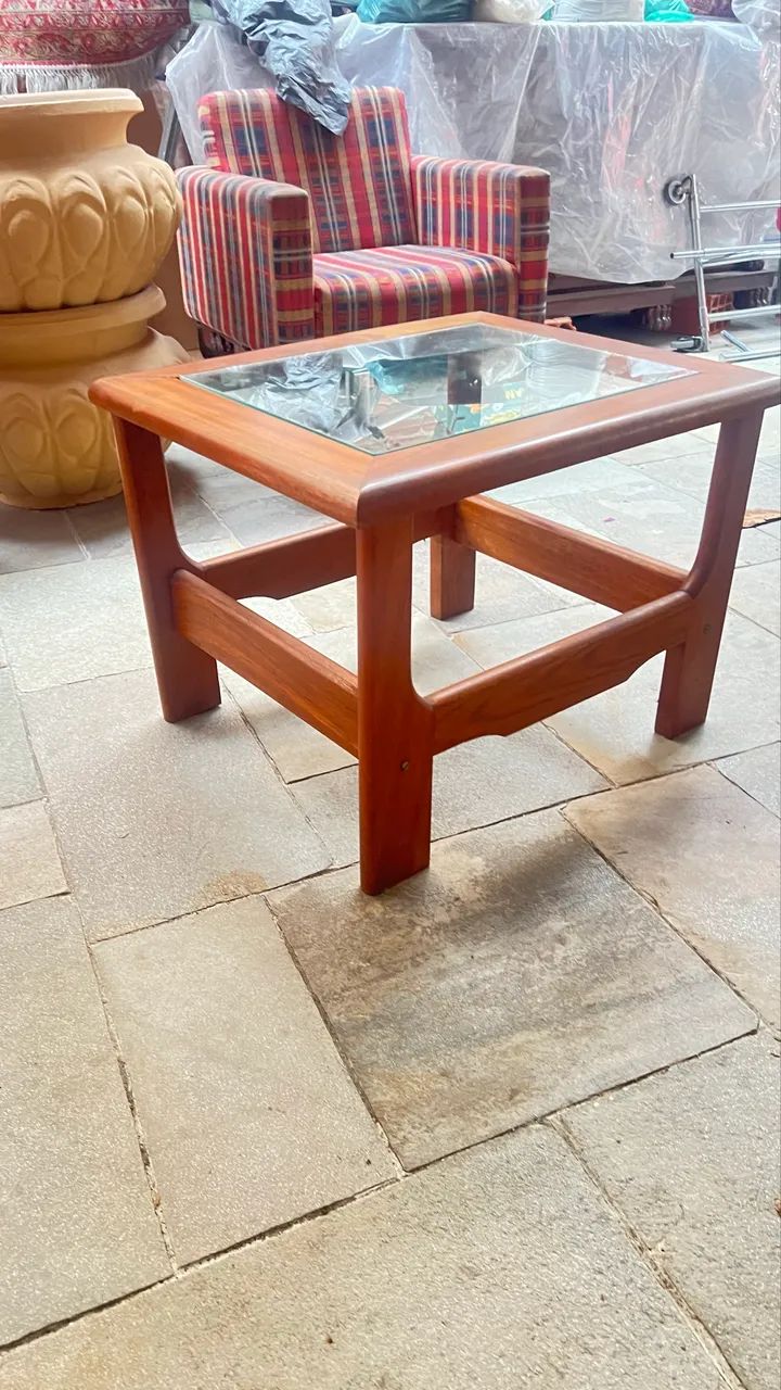 Mesa de centro em madeira maciça e vidro - Foto 2