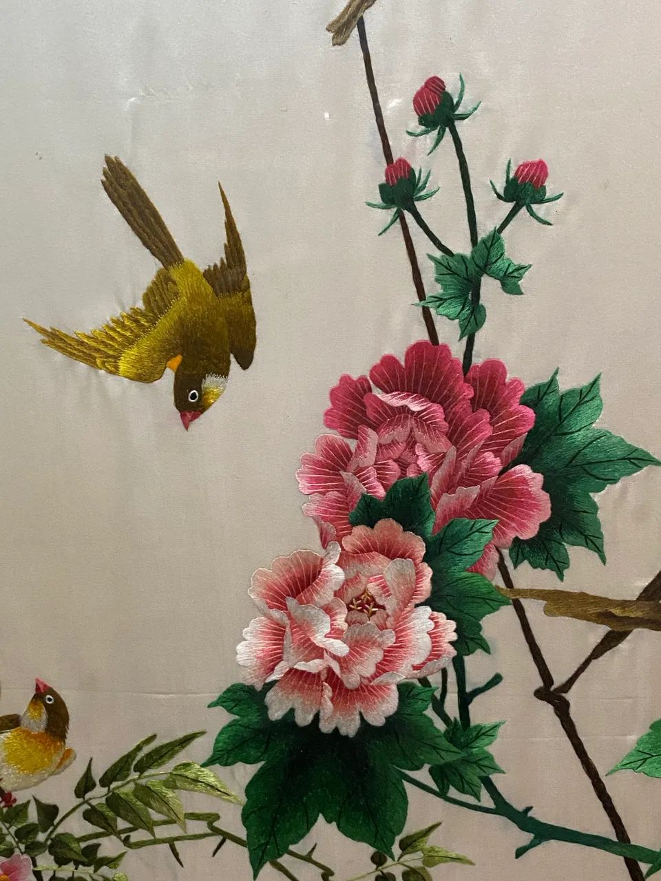 Quadro Oriental em Seda com Bordado em Relevo - Pássaros e Flores