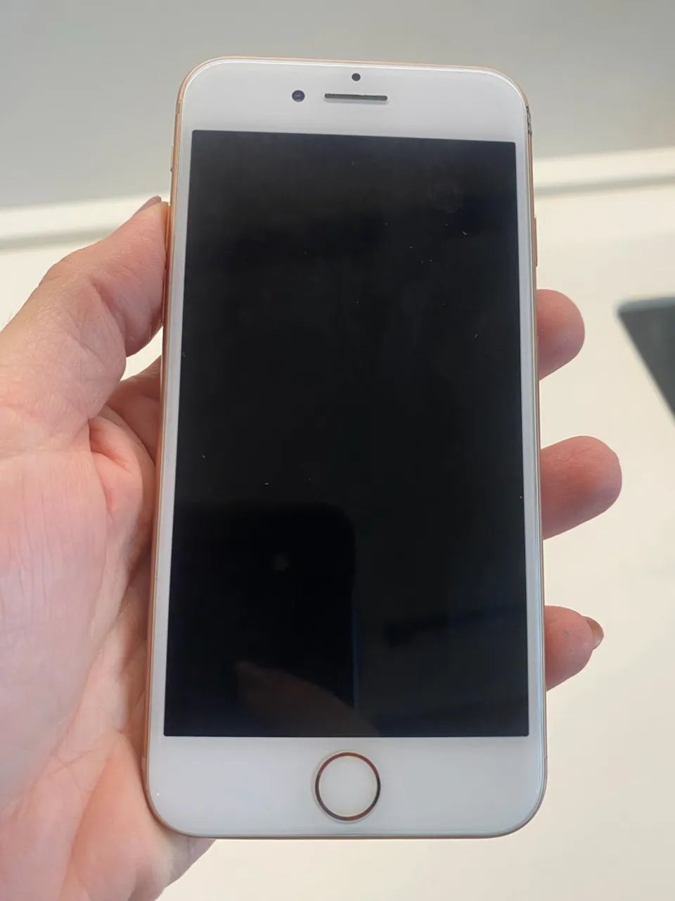 Vendo IPhone 8 rosa 64Gb saúde bateria 90% - PARCELO EM 18% - Foto 2