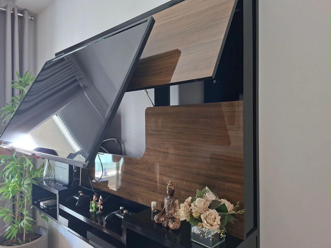 Painel para TV com Rack e Nichos - Marrom e Preto - Foto 5
