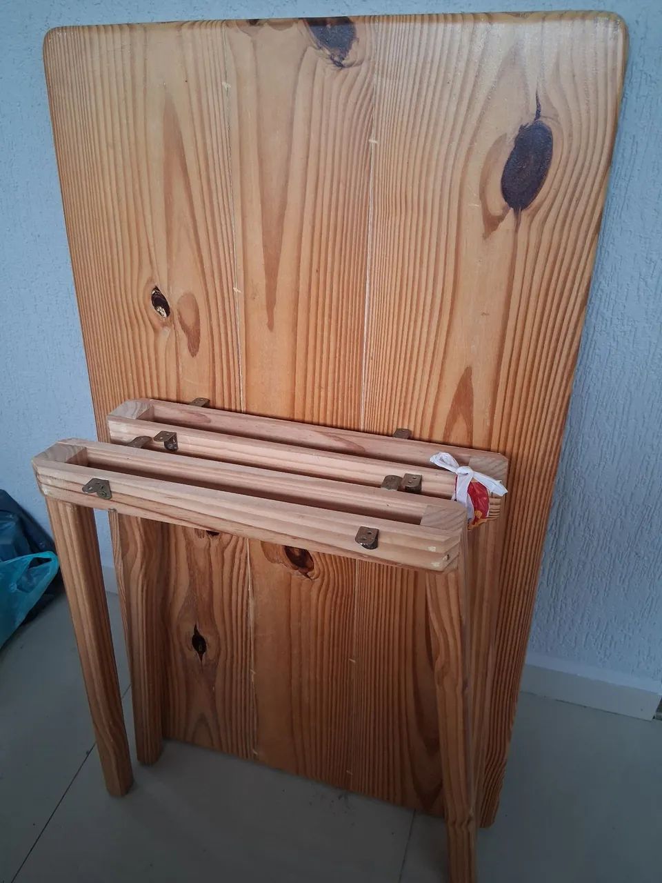 Mesa de madeira maciça 1,20 X 0,70 ( NOVA ) - Foto 3