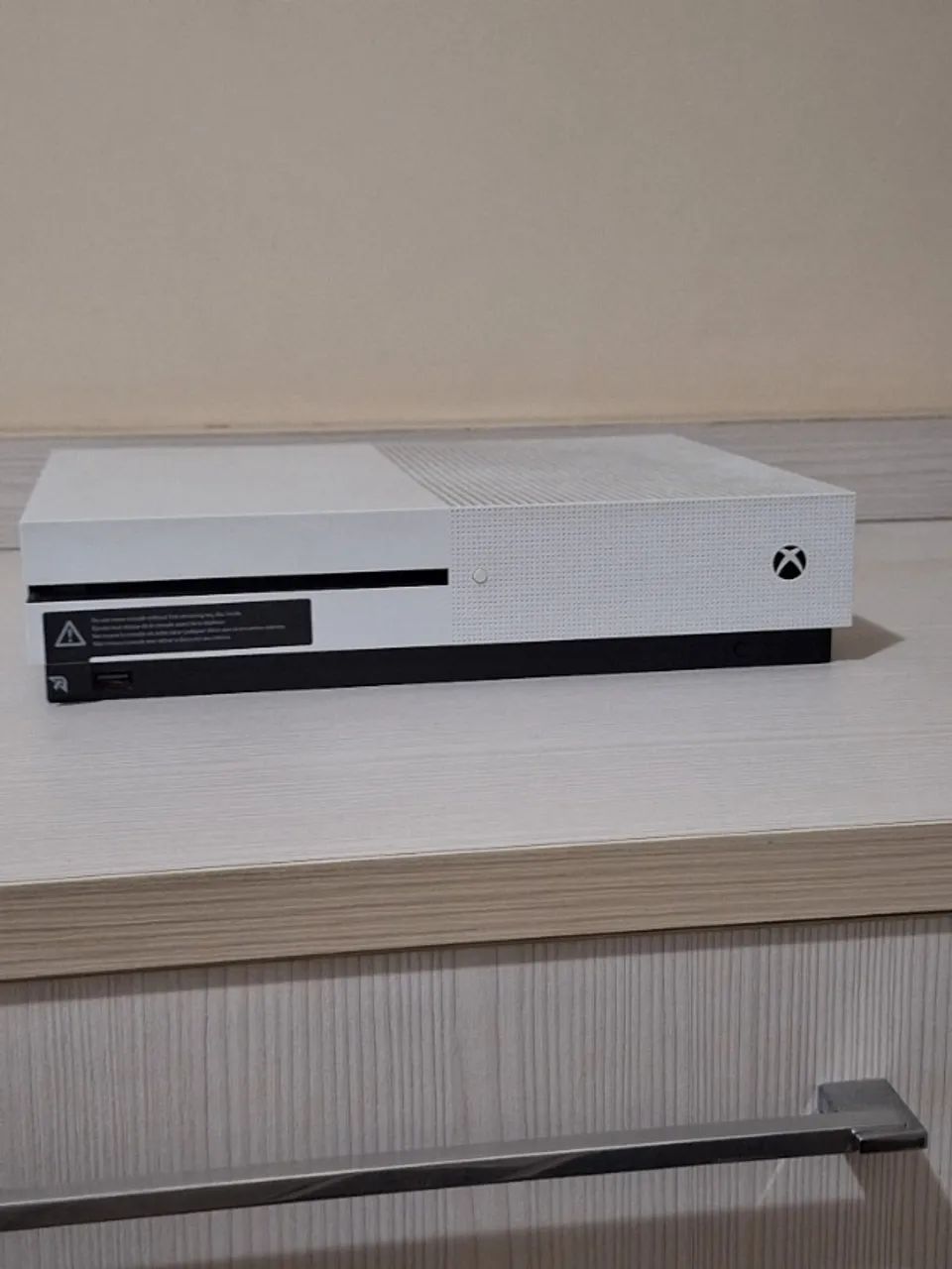 Xbox One S 500GB em excelente estado de conservação.
