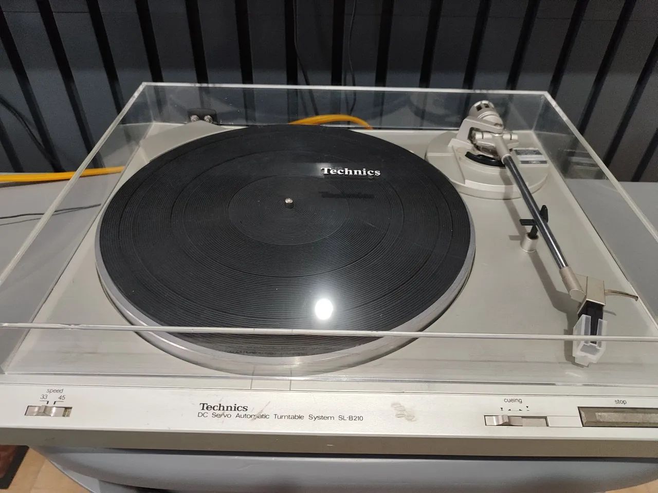 Toca disco Technics SL B210