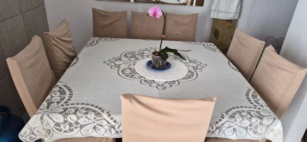 Mesa quadrada de 8 lugares 