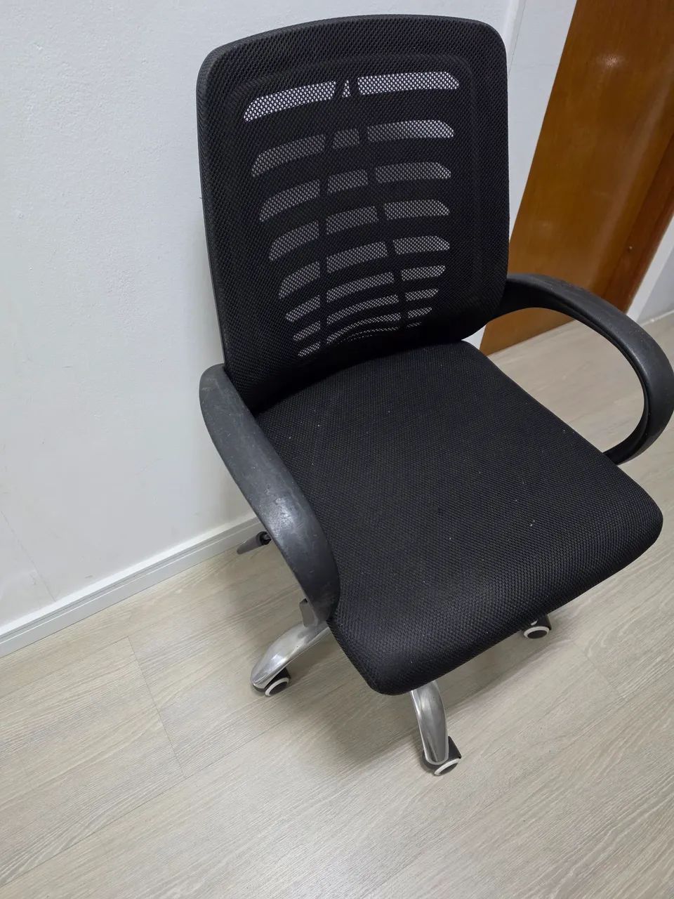 Vendo Cadeira de Escritório- computador - Foto 3