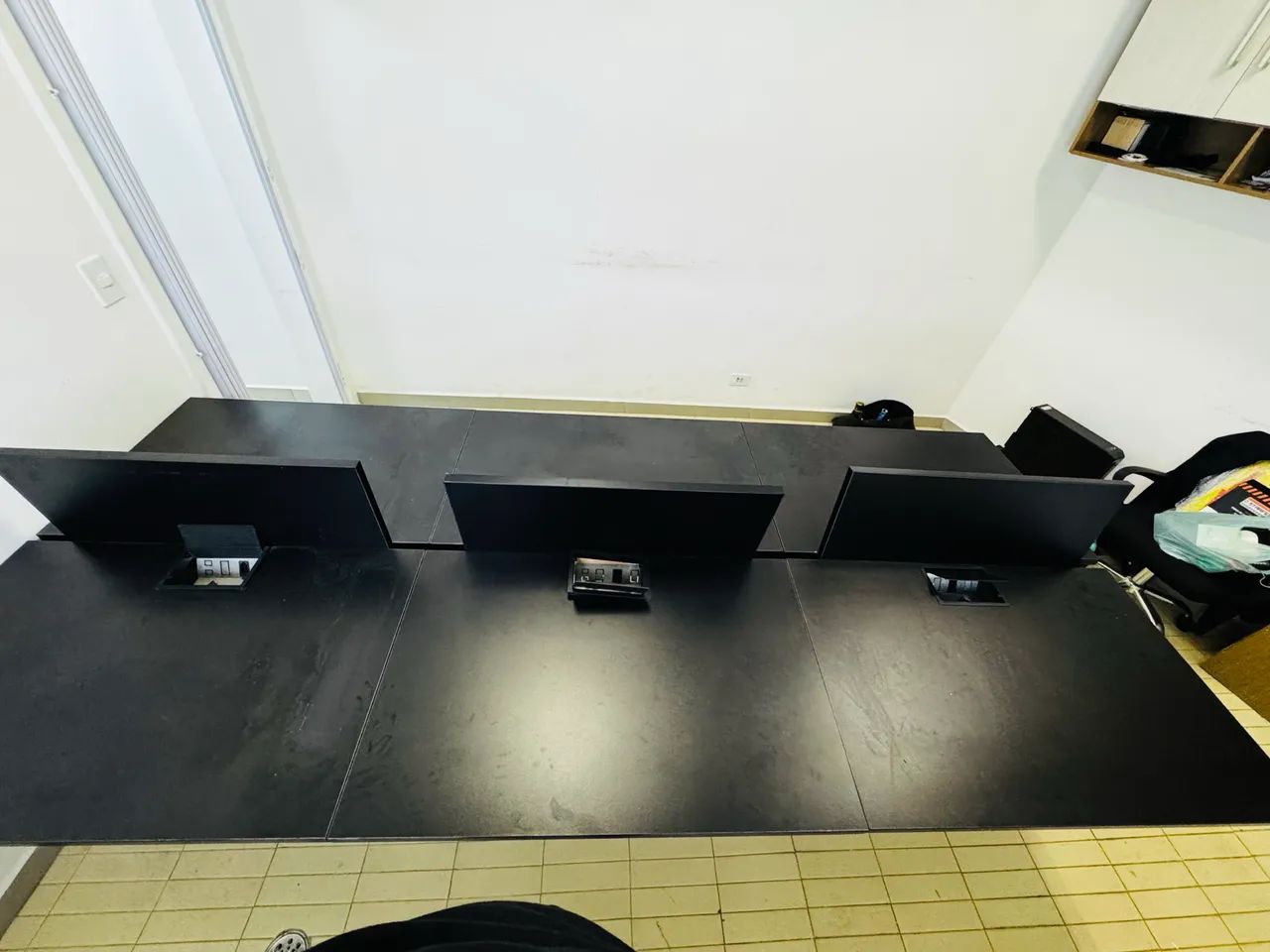 Mesa de escritório 6 lugares MDF COM ELÉTRICA  - Foto 3
