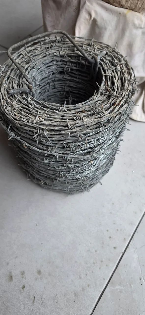 Arame farpado e concertina