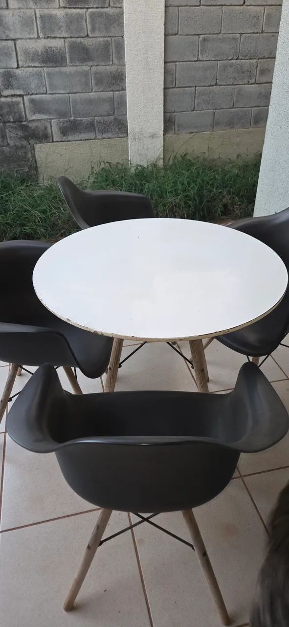 Mesa com 4 cadeiras