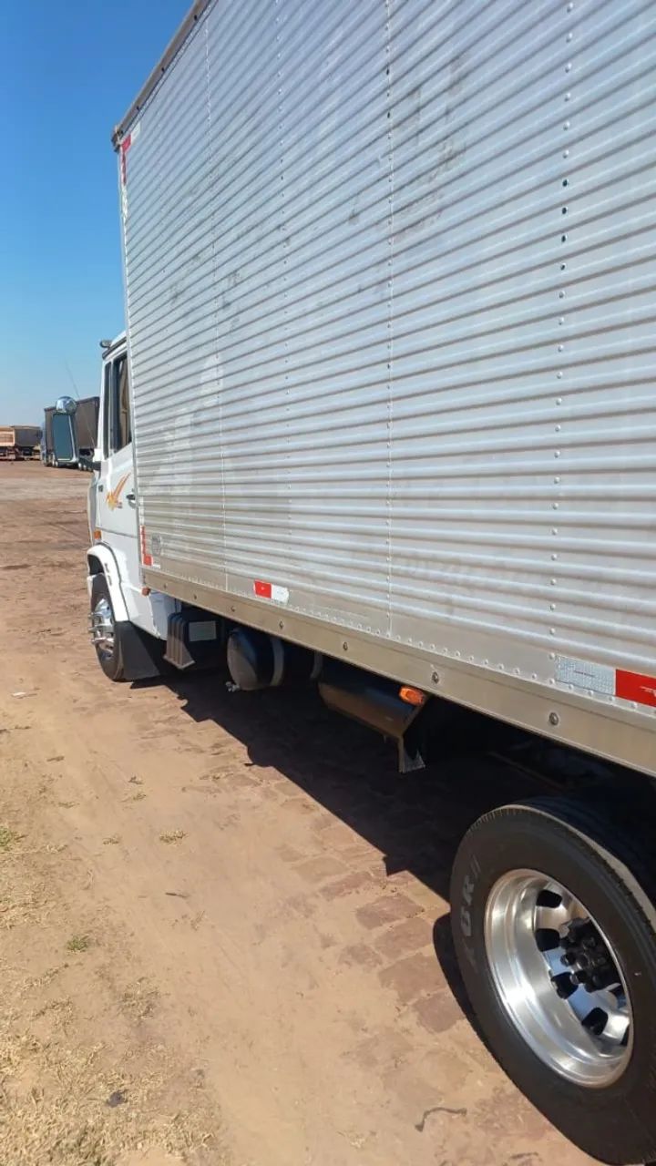 MB 710 plus 2008 baú  - Foto 2