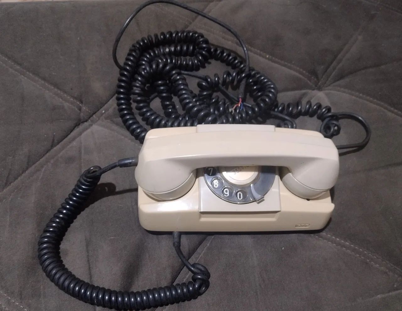Telefone de disco antigo