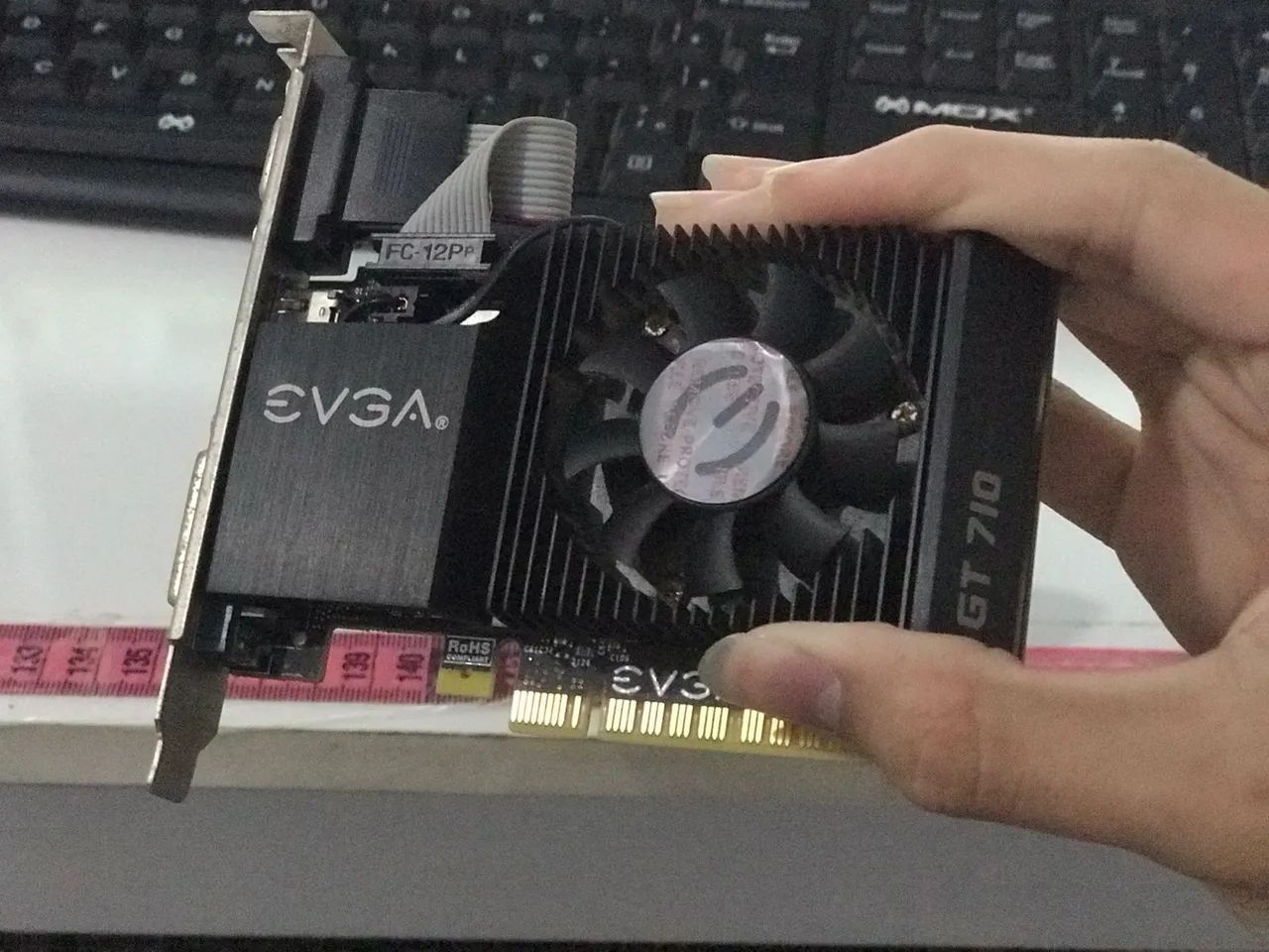 Placa de vídeo GT 710 defeituosa usada
