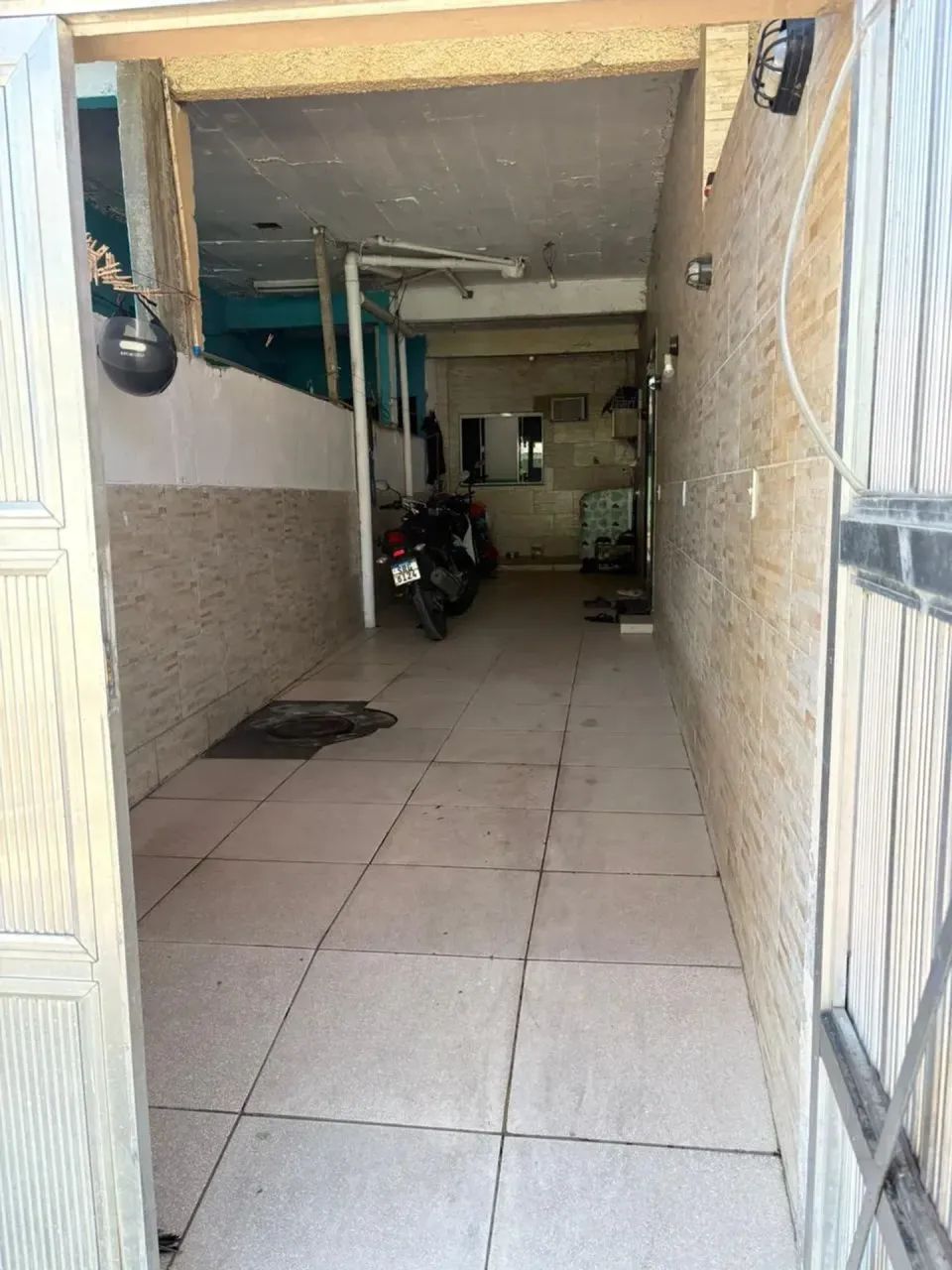 DUAS CASAS COM TOTAL DE 5 QUARTOS EM BANGU - ACEITO ENTRADA - Foto 2