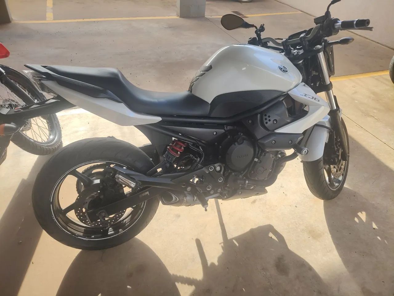XJ6n ano 2012 com 66 mil km rodados 