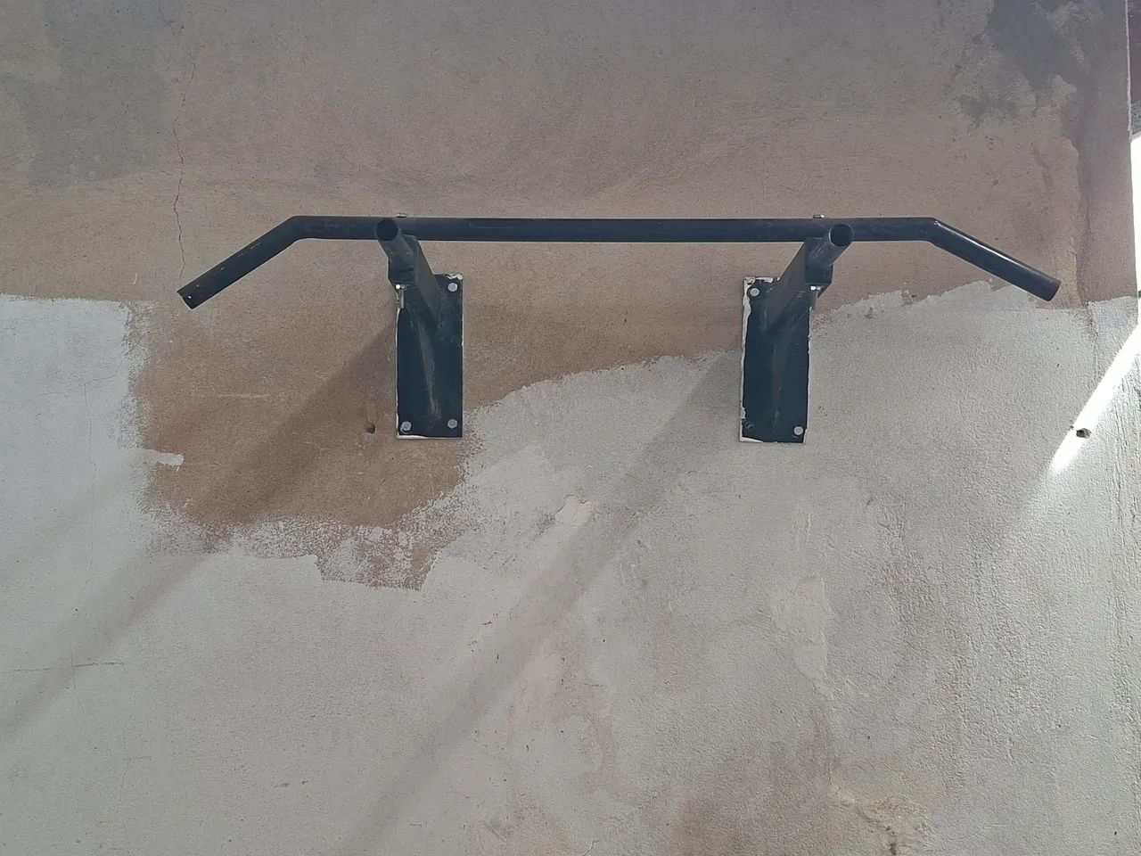 Barra fixa de parede 