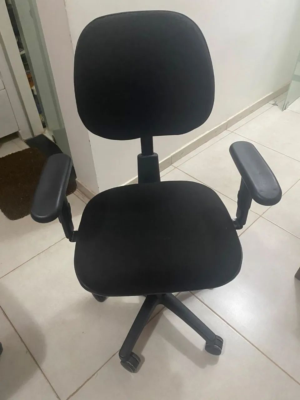Cadeira de escritório com incosto