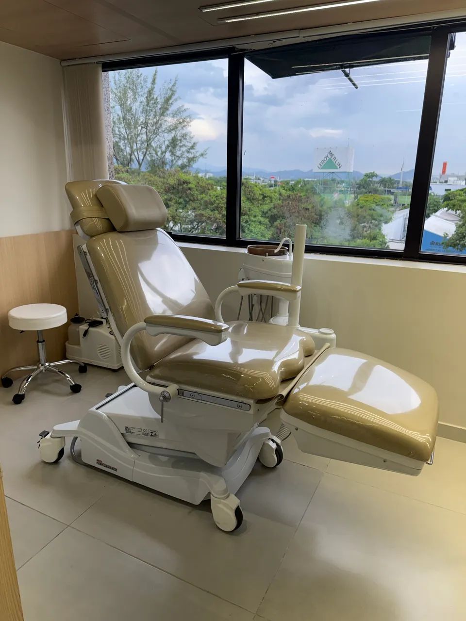 Cadeira Odontológica Olsen Performance - Premium | Massagem | Dourada