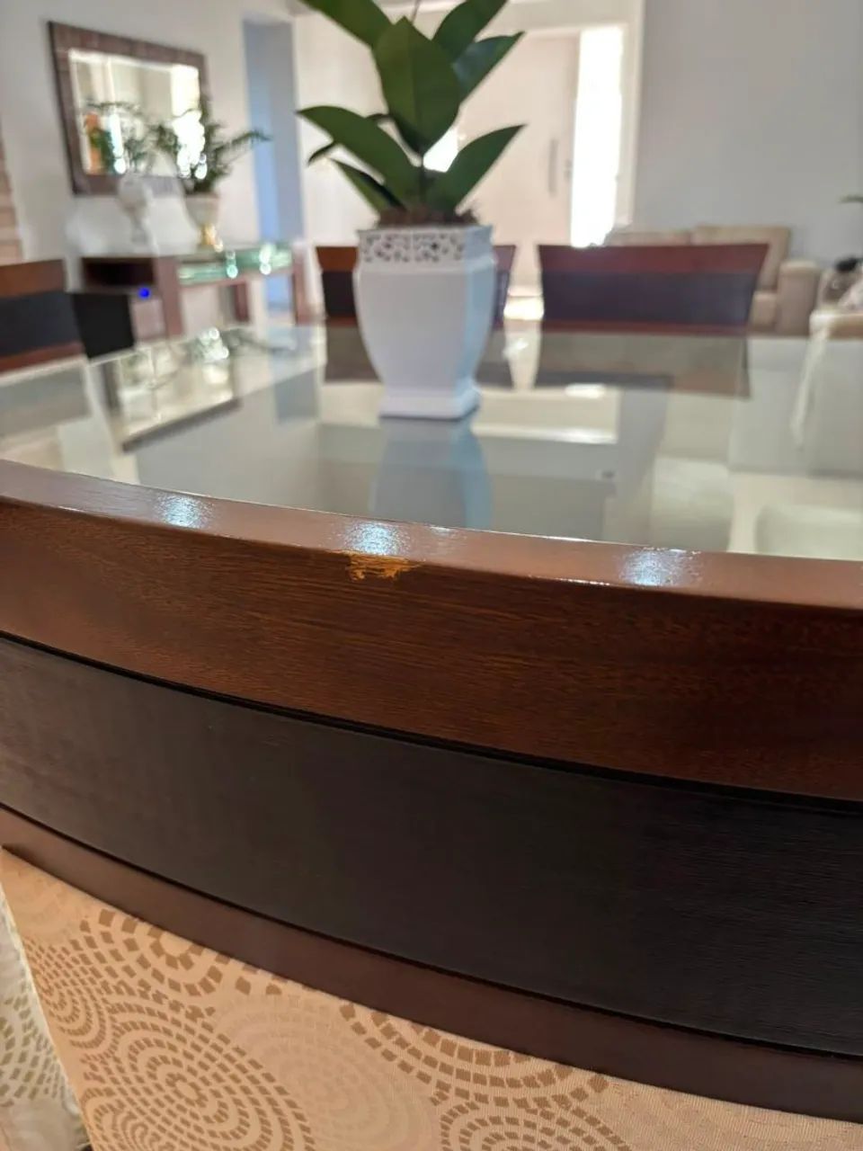 JOGO MESA DE JANTAR COM 8 CADEIRAS E MESA DE VIDRO  - Foto 3