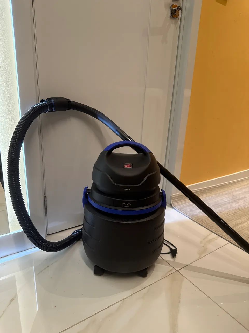 Aspirador de Água e Pó da Philco 1500W