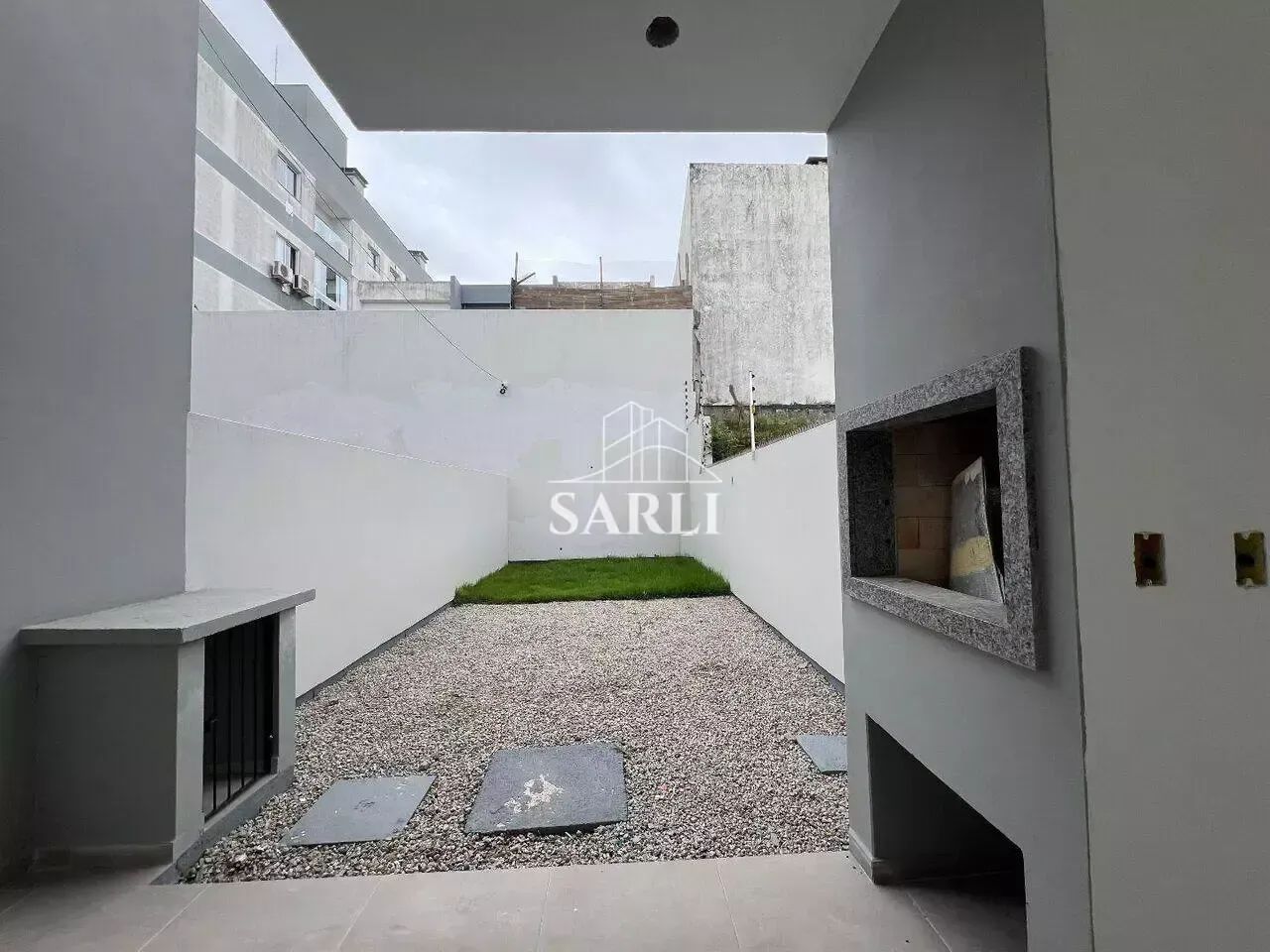 Sobrado com 81 metros com 2 quartos em Areias - São José - SC - Foto 4