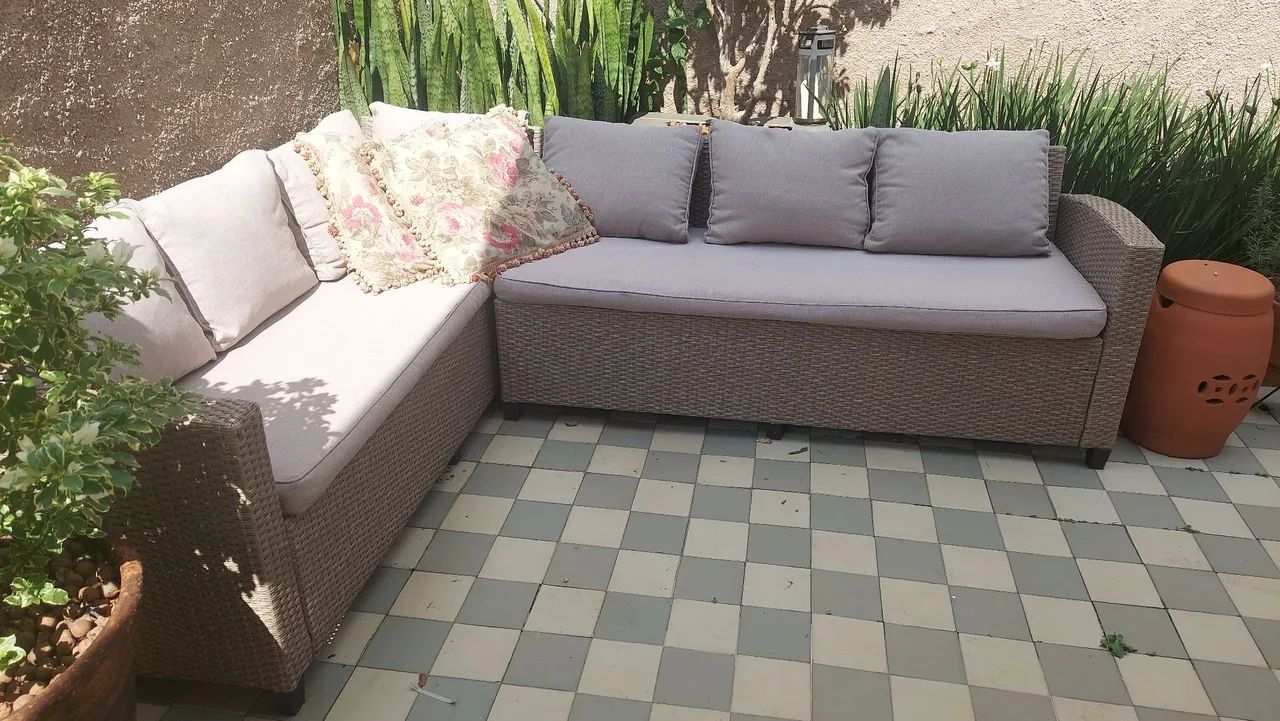 Conjunto de sofá em L para jardim
