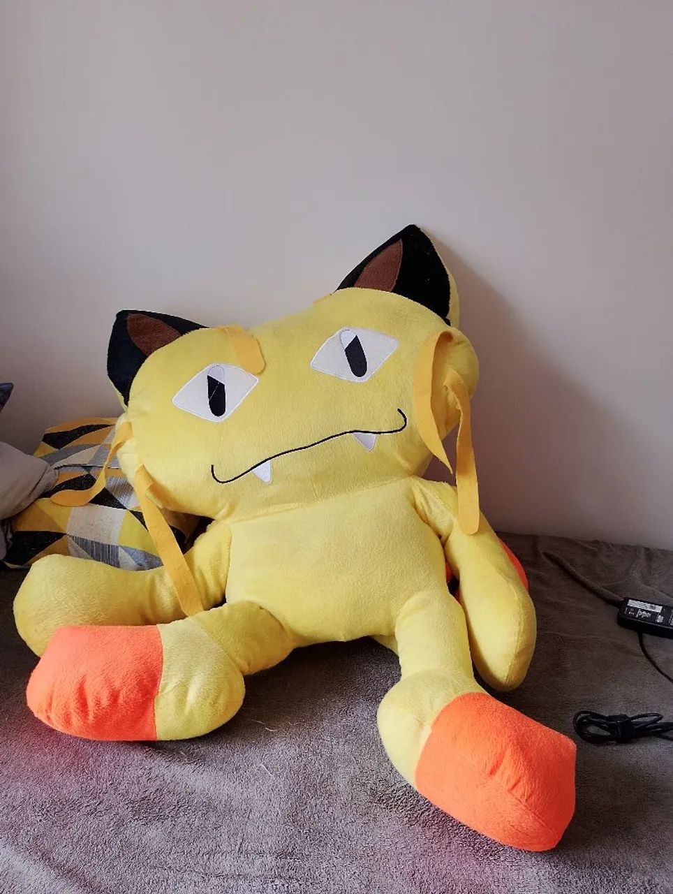 Pelúcia Pokémon Meowth gigante  - Foto 2