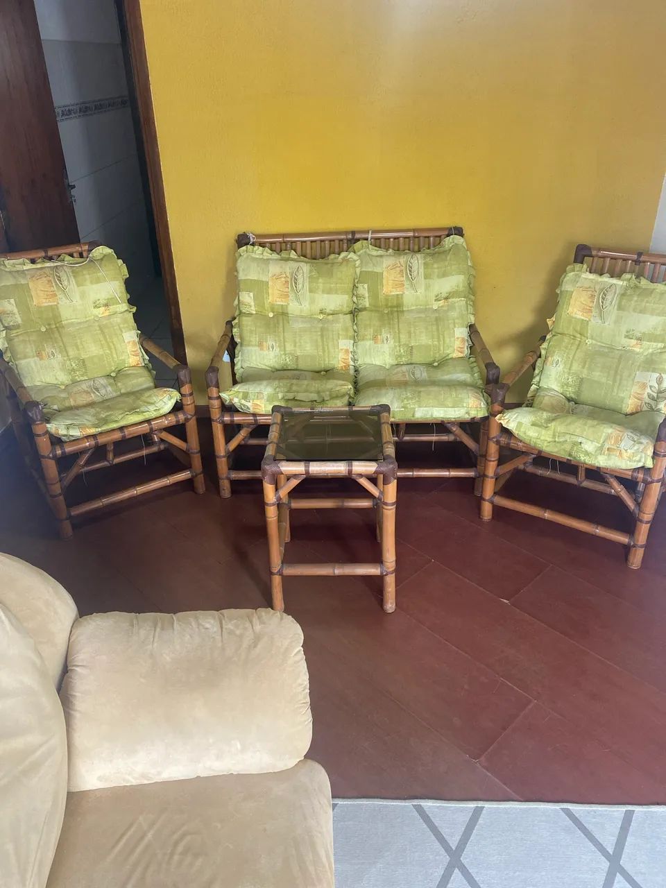 Jogo de sofás rústico 4 lugares com mesa de centro