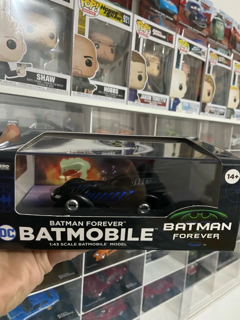 Miniatura Batmóvel 1:43 - Batman Begins e Batman Forever - Foto 3