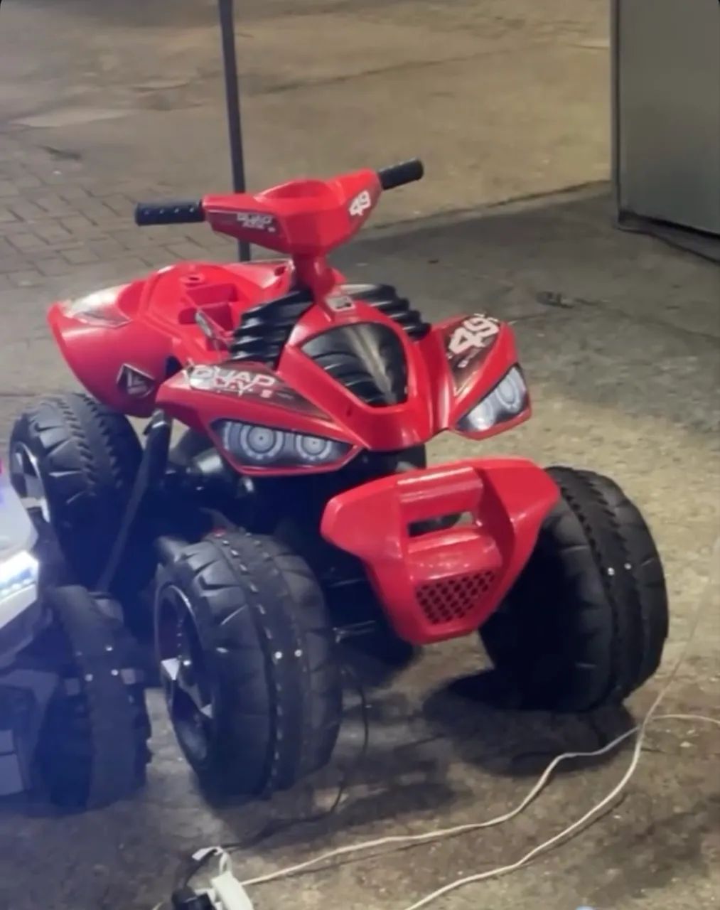 4 Carrinhos elétricos infantis 