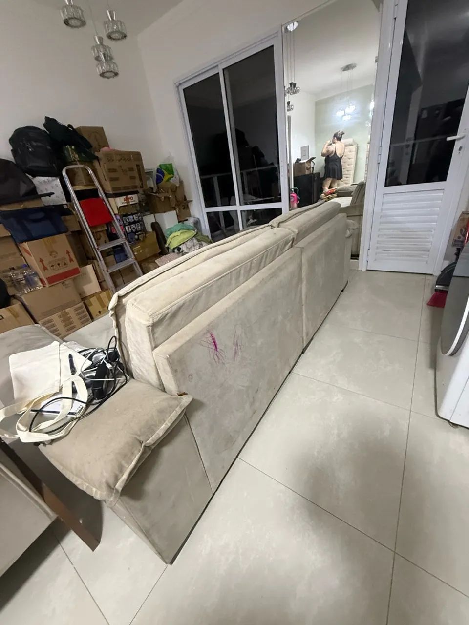 Sofá cama cor creme bom estado - Foto 2