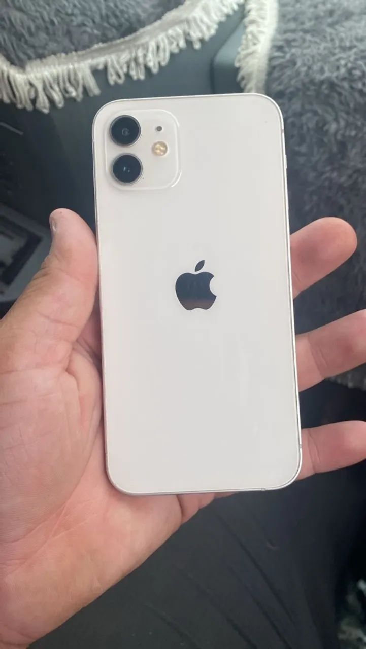 Vendo iPhone 12 super em conta 