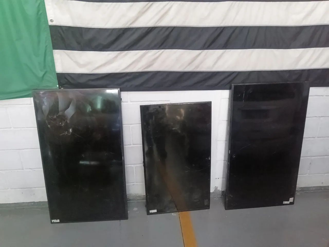 ? 03 TVs Samsung com Tela Quebrada - Ótimas para Peças - Preço Imperdível