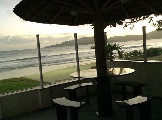 Casa com Pé na Areia de frente para a praia