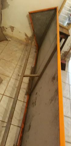 Toldo laranja vertical com estrutura de ferro - Foto 5