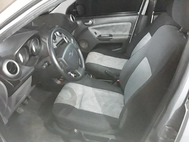 Fiesta sedan super conservado - Foto 6