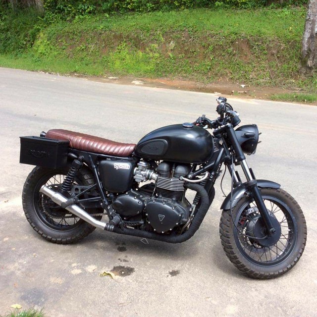 TRIUMPH BONEVILLE T100 SCRAMBLER INGLESA