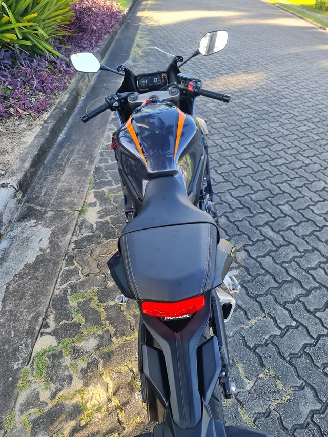 Honda Cbr 650r com 190km rodados 