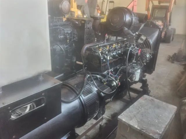 Gerador caterpillar cabinado 180 kva 
