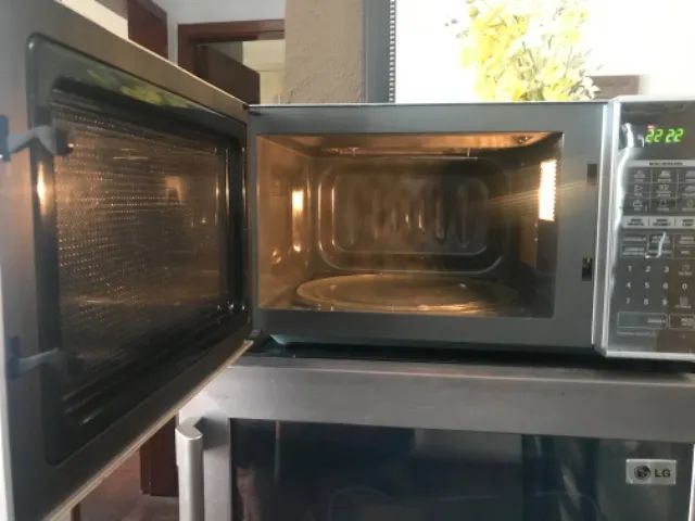 Microondas LG Espelhado pintura em Inox com Grill 30 litros  - Foto 3