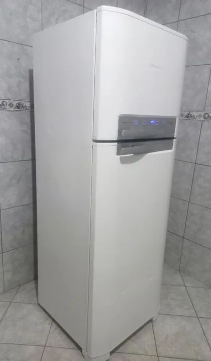 Vendo Geladeira Electrolux Duplex - Foto 3