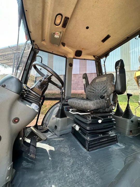 Retroescavadeira New Holland B95 2018 4X4  - Foto 6