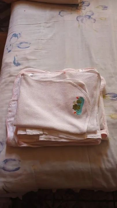 Lote de roupões infantis  - Foto 2