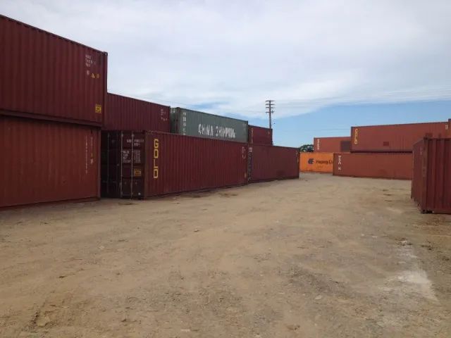 Containers 20 Pés com pintura fundo